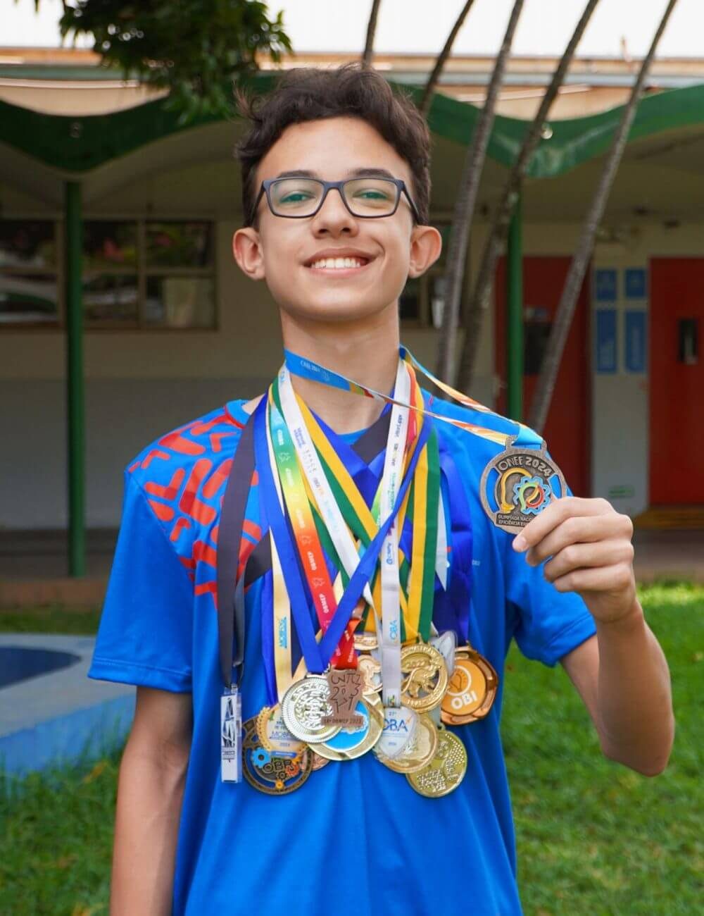 ALUNO-MEDALHISTA-r01o2mkg5dtg9y2v4nylu3zro249x6f2clv3taeax4
